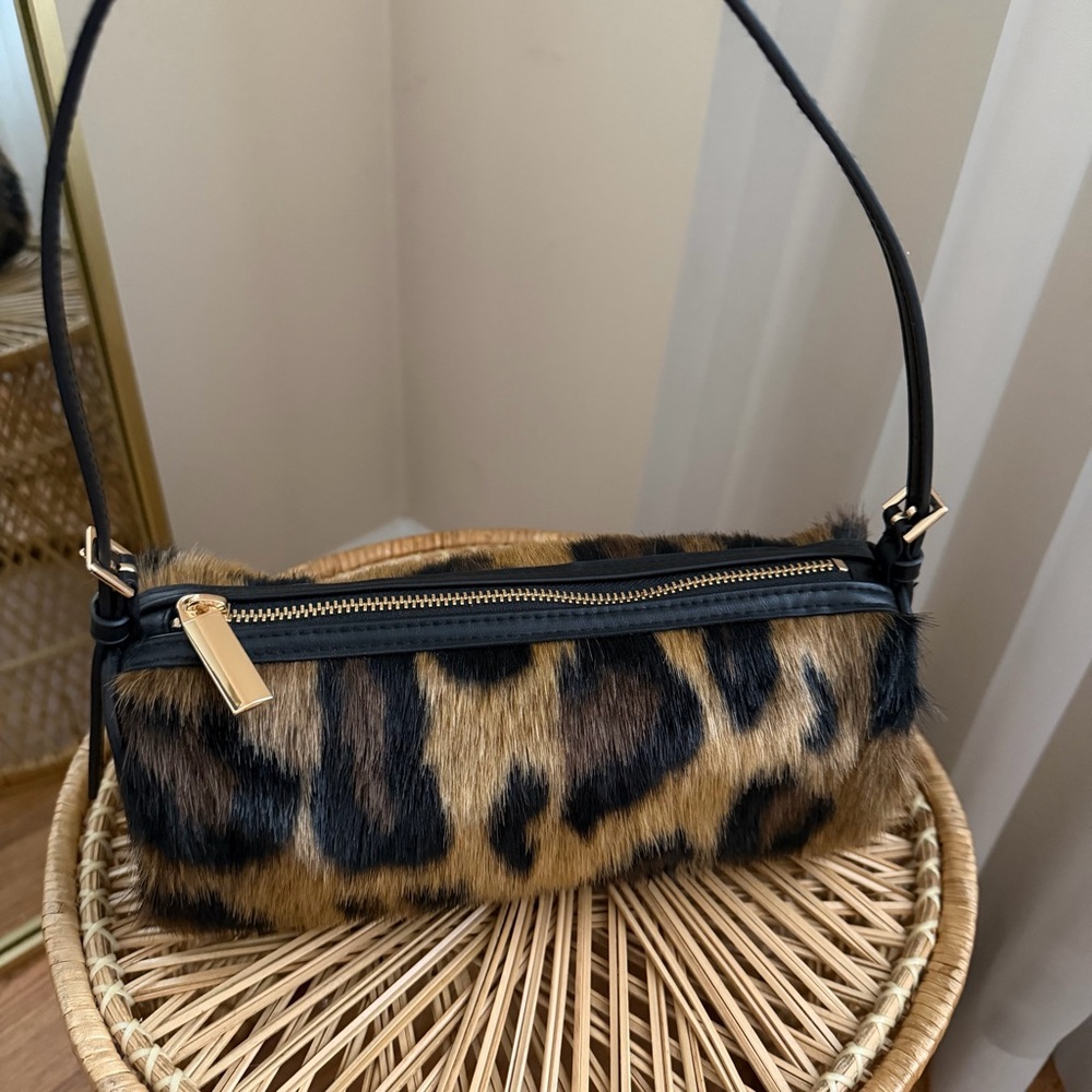 H&M Leopard Print Faux Fur Barrel Shoulder Bag - Picture 3 of 10